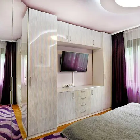 Spacious And Stylish In The Heart Of Plus Parking *