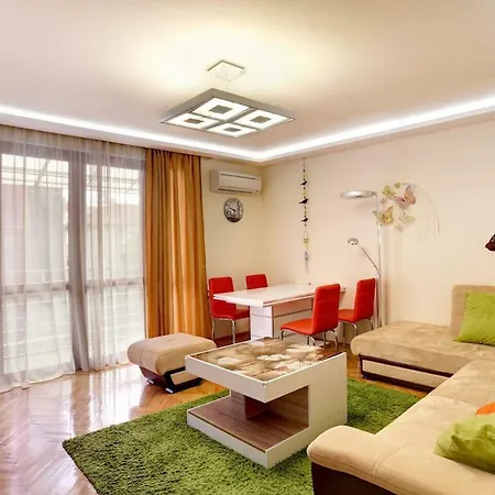 Apartment Spacious And Stylish In The Heart Of Plus Parking *