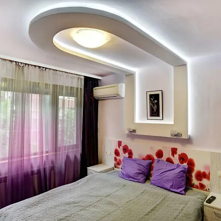 Spacious And Stylish In The Heart Of Plus Parking Apartment